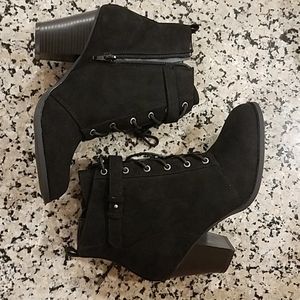 Size 7.5 JustFab black boots